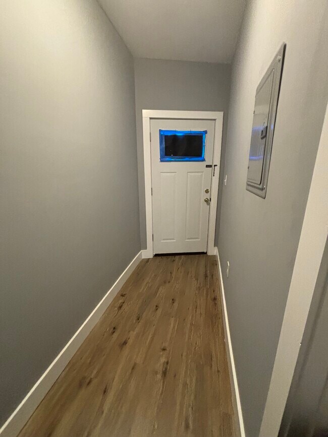 Building Photo - 812 Clinton Ave