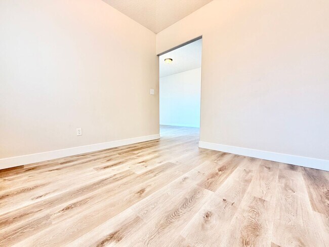 Building Photo - 5832-5830 Glen Echo Ave