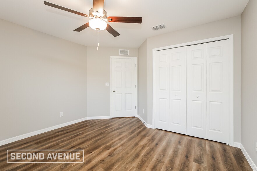 Building Photo - 230 Malden Ave S