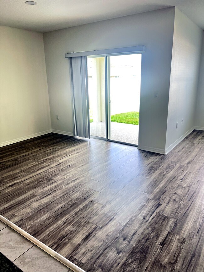 Building Photo - 397 Corso Loop
