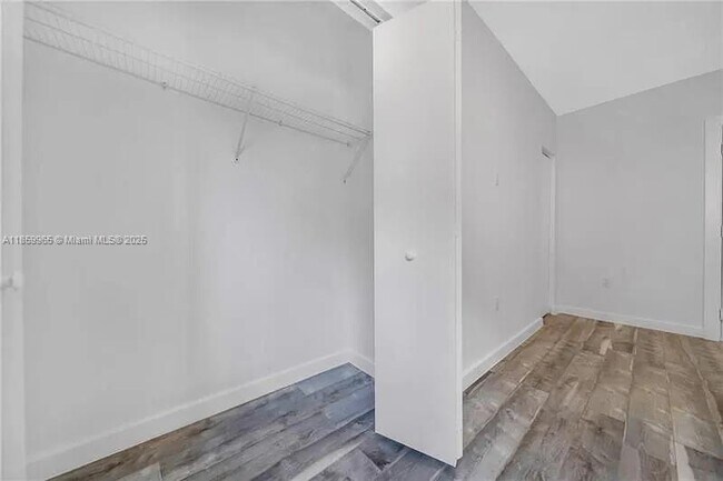 Building Photo - 1036 SW 5th St