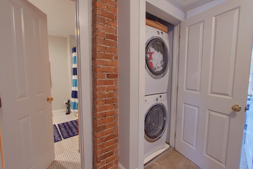 Building Photo - 136 Punta Alley