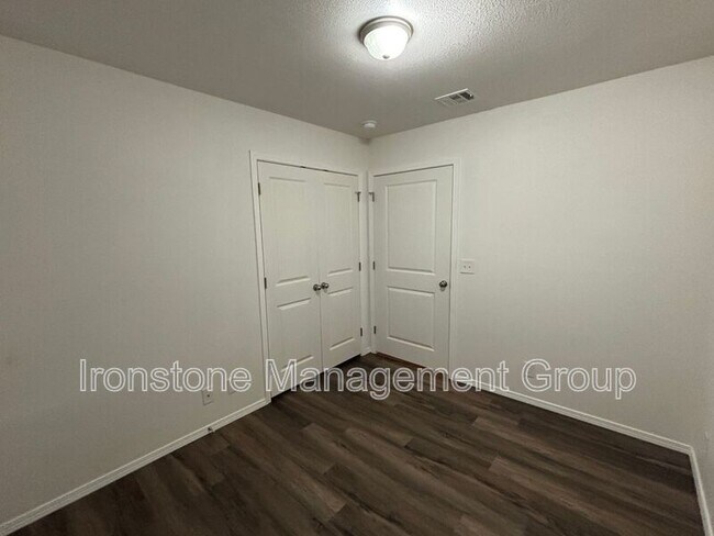 Building Photo - 3817 S 29th W Ave