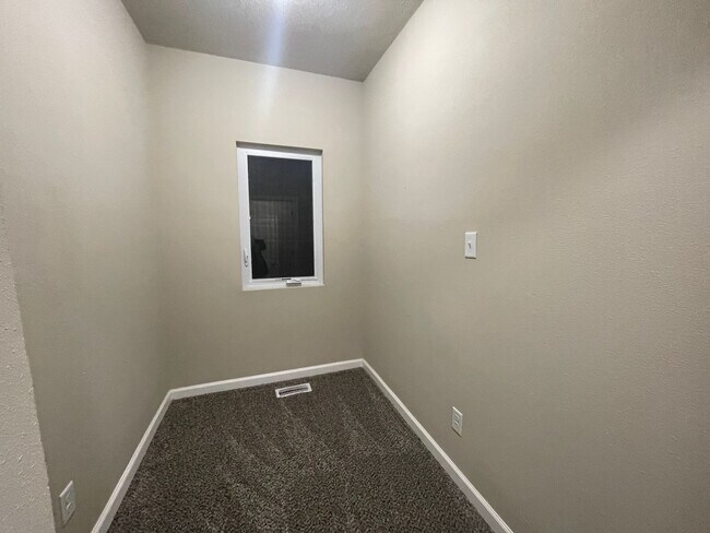 Building Photo - One Bedroom One Stall Detached Garage