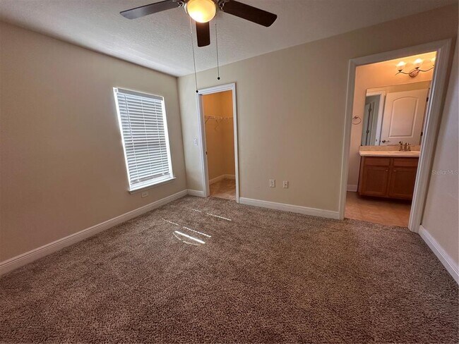 Building Photo - 402 Edith Dr