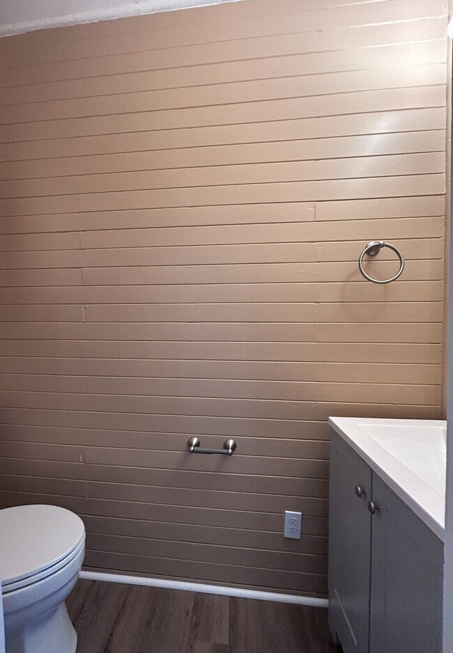 Building Photo - 216 Singleton Ave