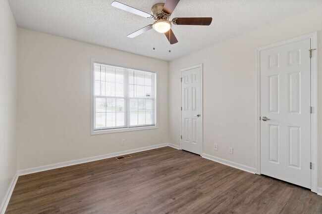 Building Photo - 685 Artic Ave