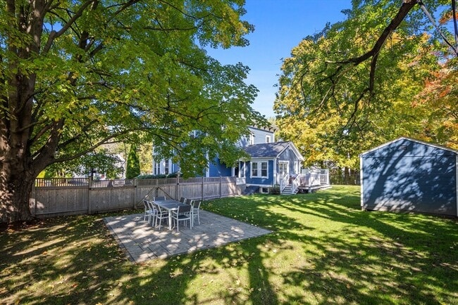 Building Photo - 90 Maple Pl