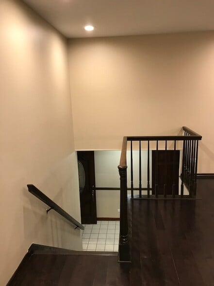 Building Photo - 512 Carlyle Ln