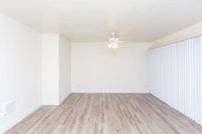 Building Photo - On Sail Bay in Pacific Beach! Updated 2 Be...