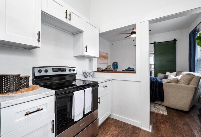 Building Photo - 3412 Ave S