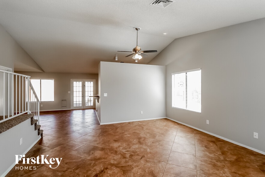 Building Photo - 3638 E Verdin Rd