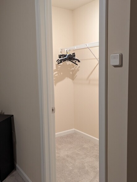 Building Photo - Room in House on Justice Union Ct