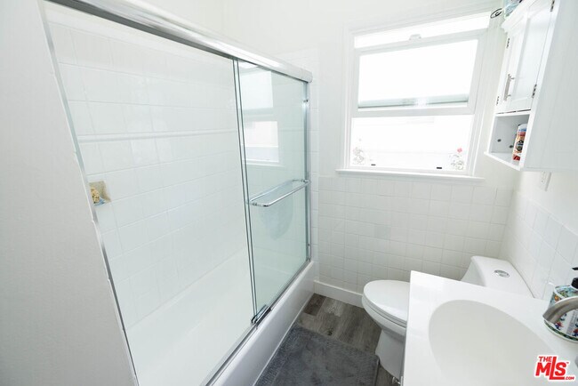 Building Photo - 19119 Sylvan St