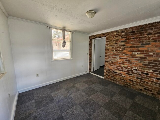 Building Photo - 289 Oak Ln