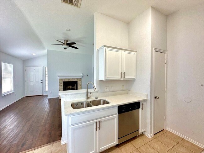 Building Photo - 4924 Mountain Ridge Ln