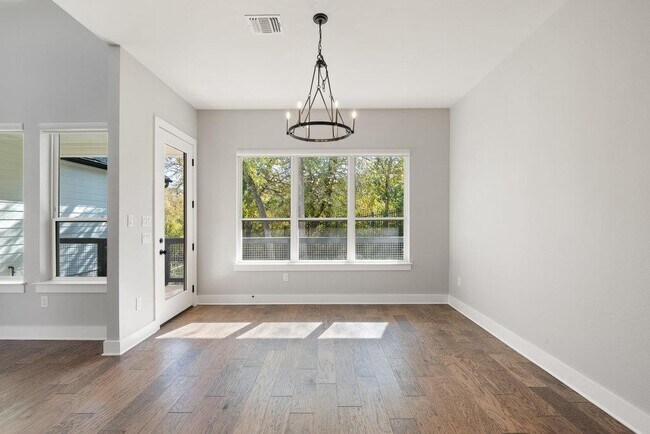 Building Photo - 3018 Sunridge Dr