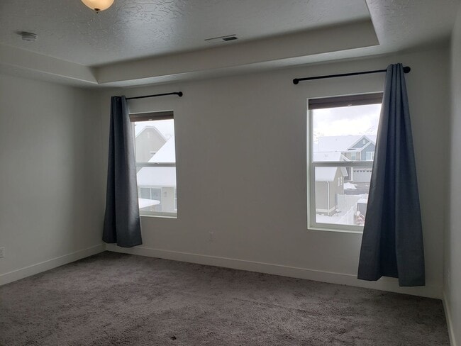 Building Photo - Trails and more at this Harvest Park Home in Mapleton!!