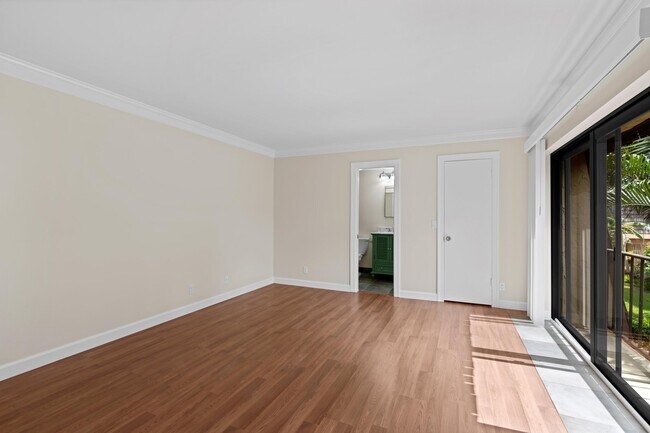 Building Photo - 2327 Waterside Dr