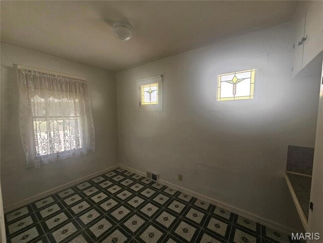 Building Photo - 8709 Alva Ave