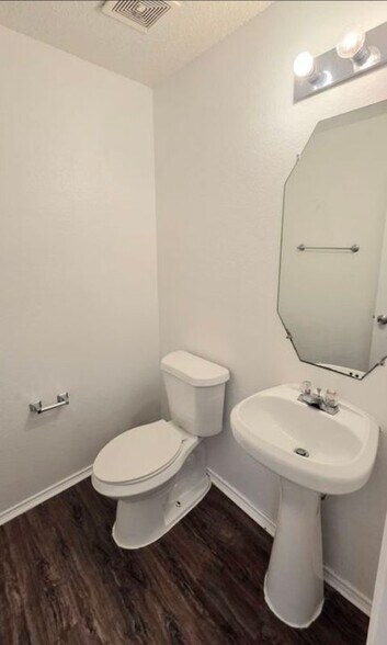 Building Photo - 2817 Island Wren Dr