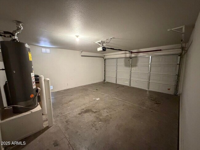 Building Photo - 16567 W Latham St