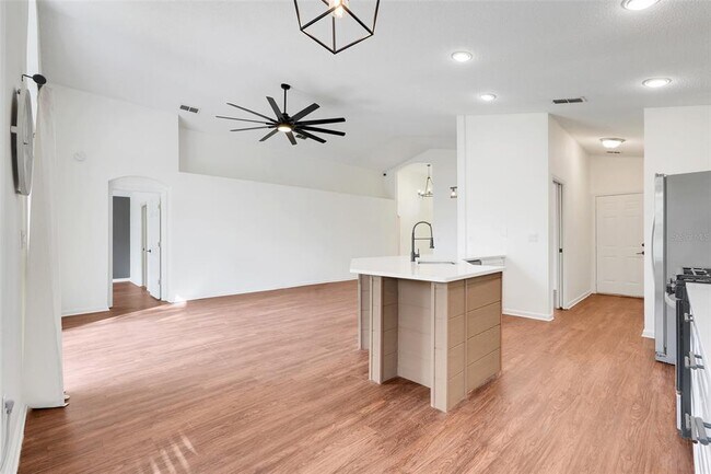 Building Photo - 15722 Autumn Glen Ave