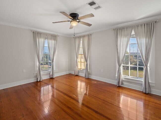 Building Photo - Enchanting 4-bedroom, 3-bathroom historical home