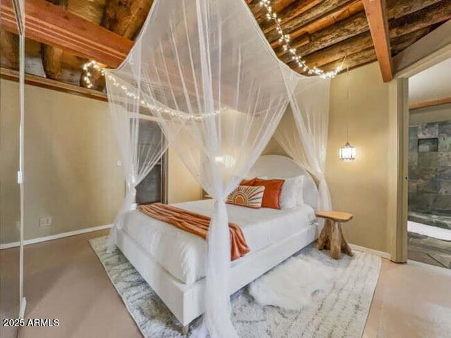 Building Photo - 100 E Glade Ln