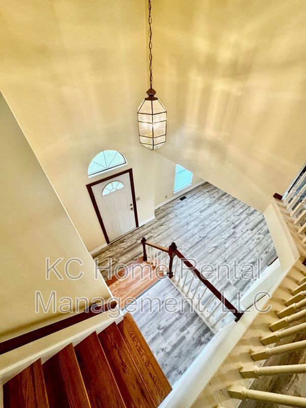 Building Photo - 1398 S Brentwood Dr