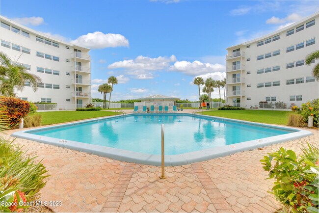 Building Photo - 4000 Ocean Beach Blvd