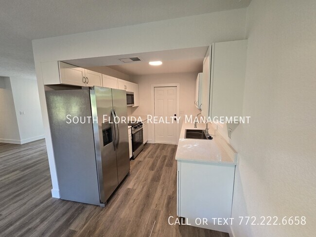 Building Photo - 541 SE Penn Ave