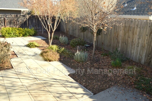 Building Photo - 62 Plumwood Ct
