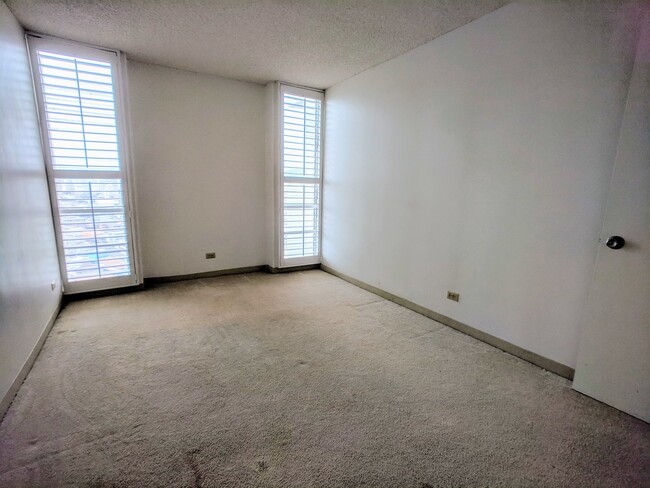 Building Photo - Partly Furnished Pet Friendly 1-bedroom 1-...