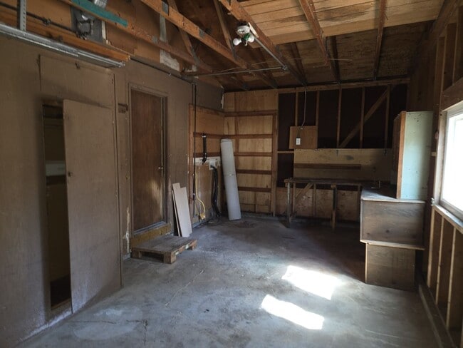 Building Photo - unfurnished two bedroom house