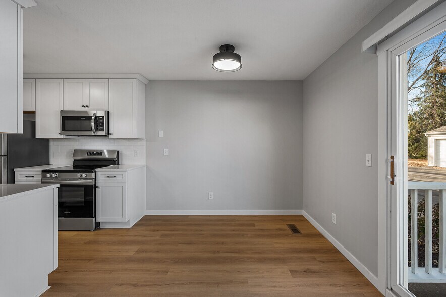 Eat In Kitchen - 1551 Namekagon St