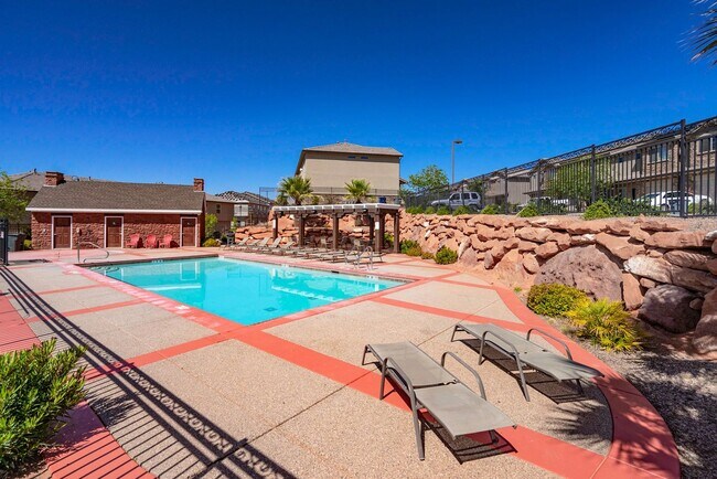 Building Photo - Charming 3 bedroom Townhome. 2 Community Pools!