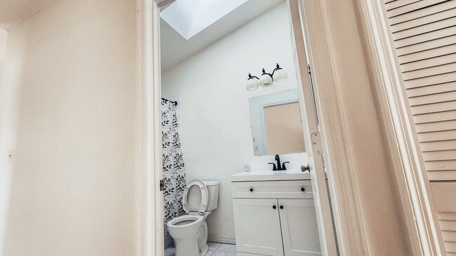 Building Photo - 1521 Barber St