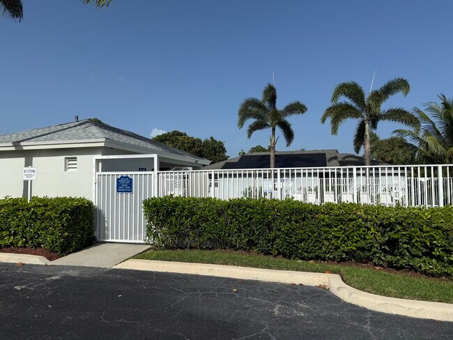 Building Photo - 112 Sunset Blvd