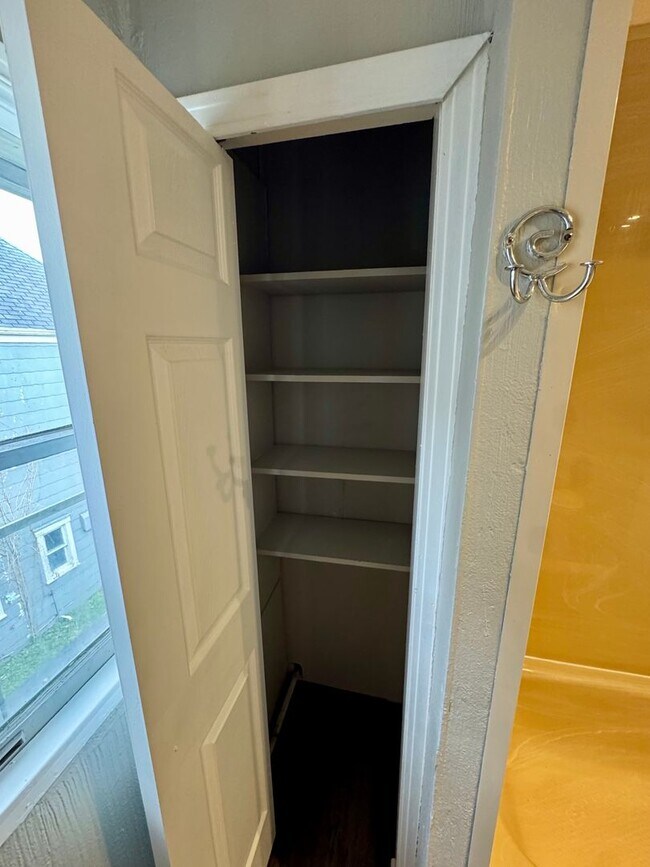 Building Photo - 111 S Ohio St