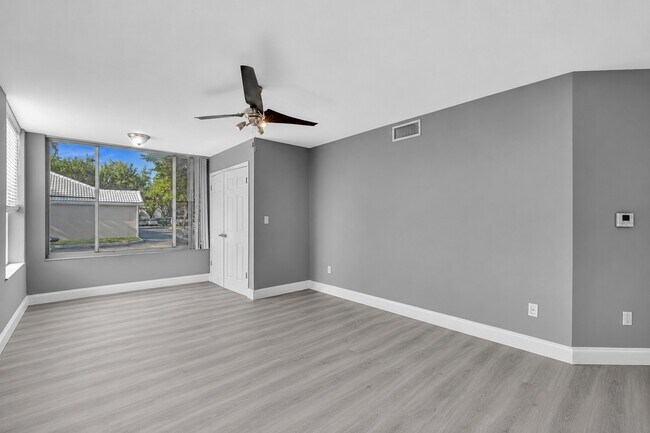 Building Photo - 2881 N Oakland Forest Dr