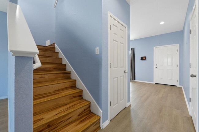 Building Photo - 2450 Keyhole Vw