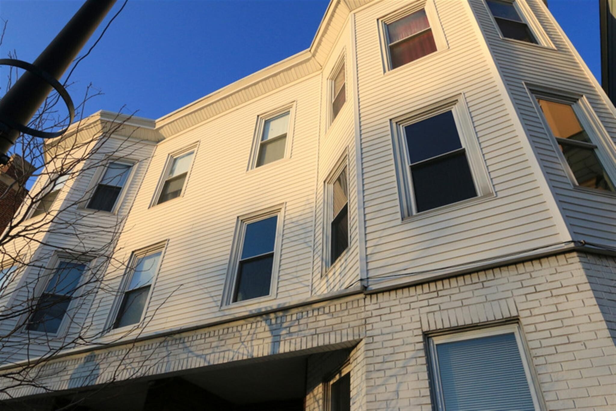 Building Photo - 793 Cambridge St
