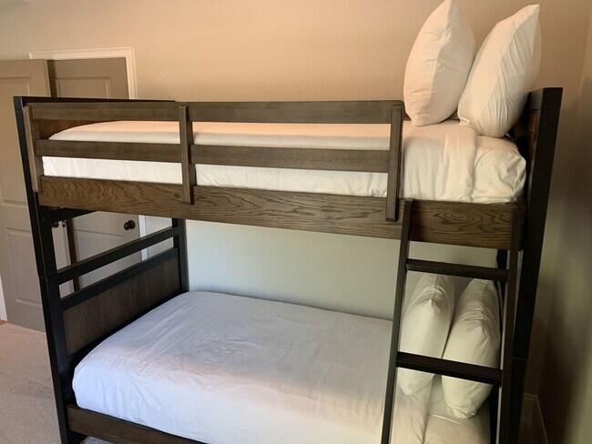 Building Photo - 4230 Old Cherokee St