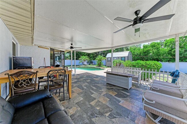 Building Photo - 1520 Sunnyhills Dr