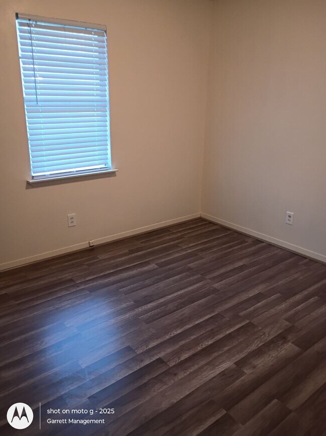 Building Photo - 3/1 Newly updated home