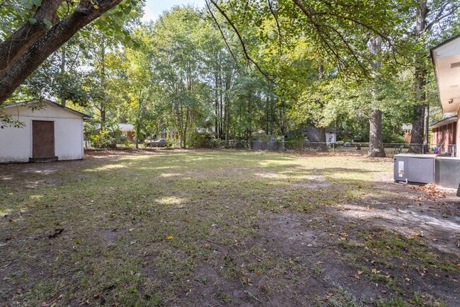 Building Photo - Welcome to this beautiful newly renovated 3-bedroom brick ranch!
