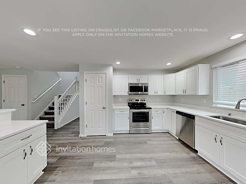 Building Photo - 15630 Canby Dr