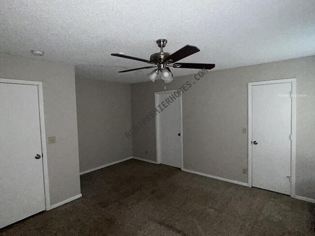 Building Photo - 5711 E 33rd Ct