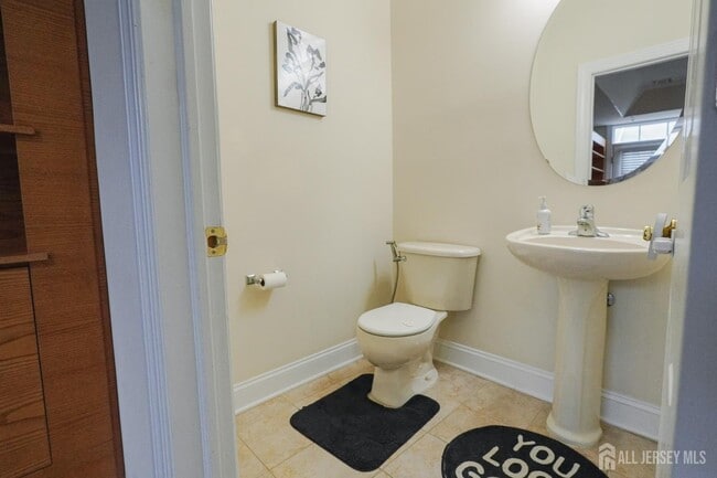 Building Photo - 456 Hancock St